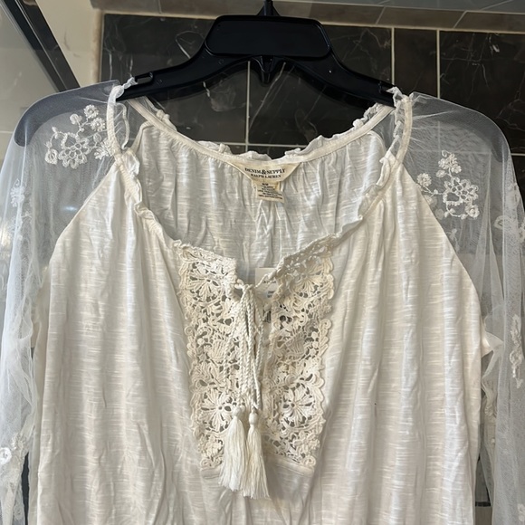 Ralph Lauren top, size M, NWT, never worn. - Picture 2 of 10